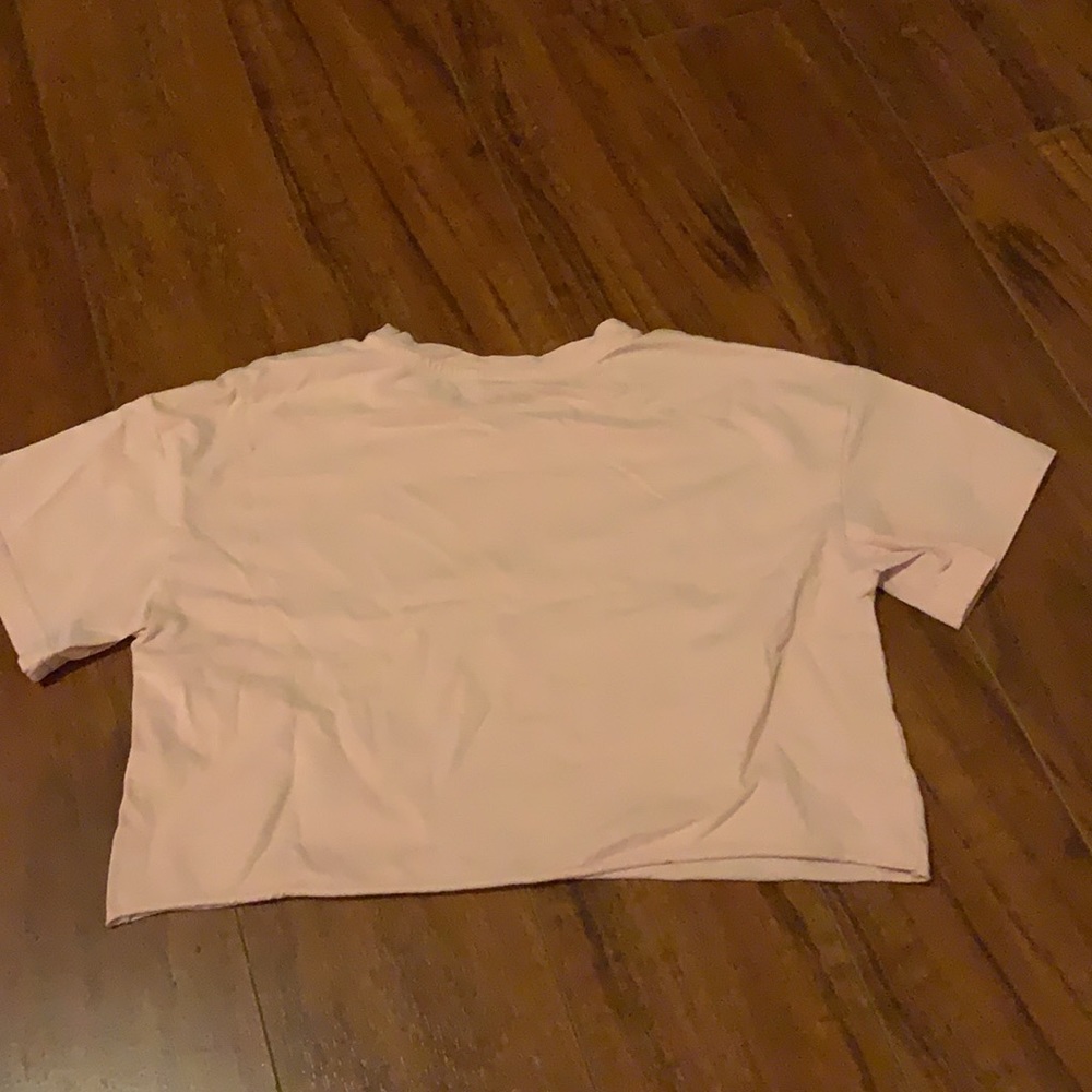 Pink cropped shirt that says “QUEEN”. Shein. Girls 8Y - Picture 2 of 2